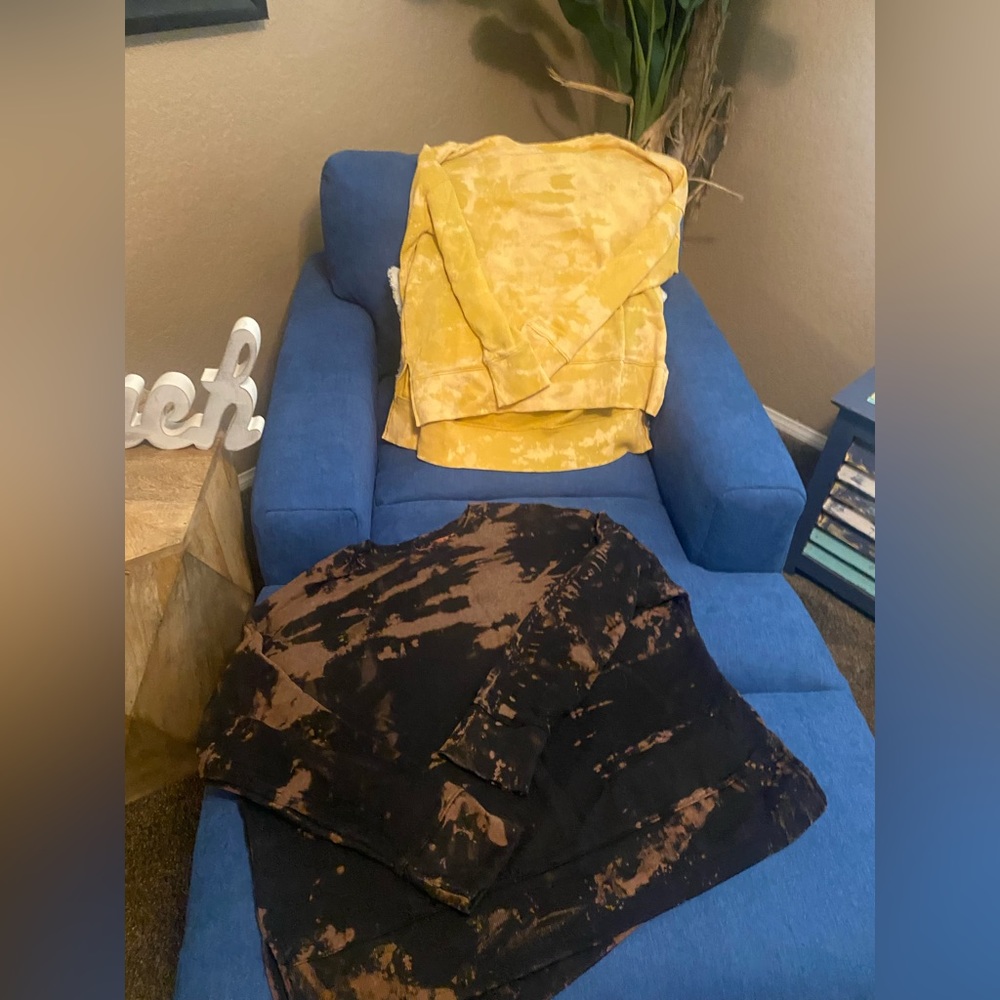 2 Tie Dye Sweatshirts